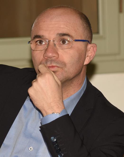 Fuoco amico della lista civica “Reggio è” «Comune da rifondare, fuori i dirigenti» 