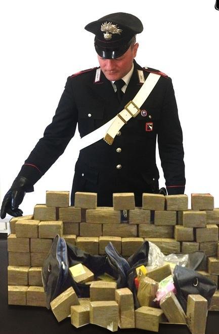 Arrestati i grossisti di hascisc e cocaina che rifornivano Reggio e l’Emilia 