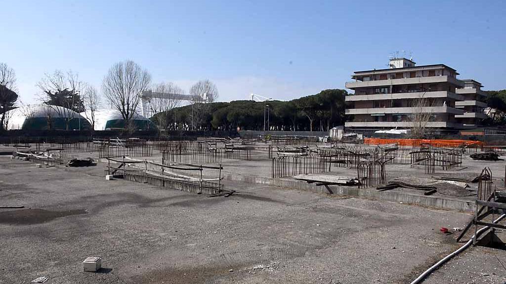 L'erosione degli alberghi: la caduta delle stelle sulla costa apuana