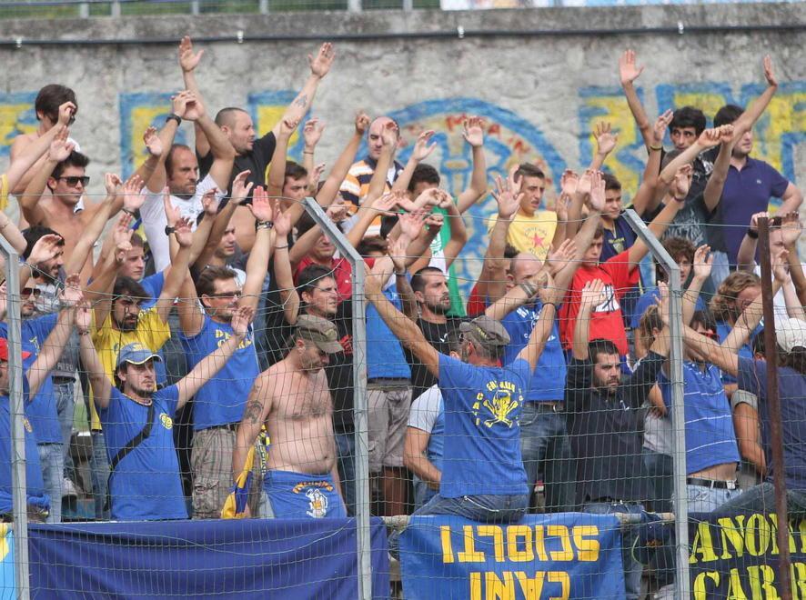 Carrara, i tifosi della Nord: ridateci casa nostra. Ma il Comune li gela: no comment sui tempi 