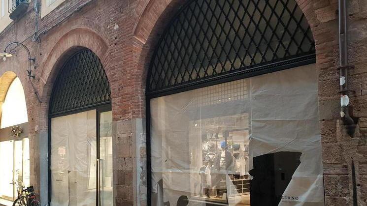 Una catena di occhiali tedesca apre nel cuore di via Fillungo