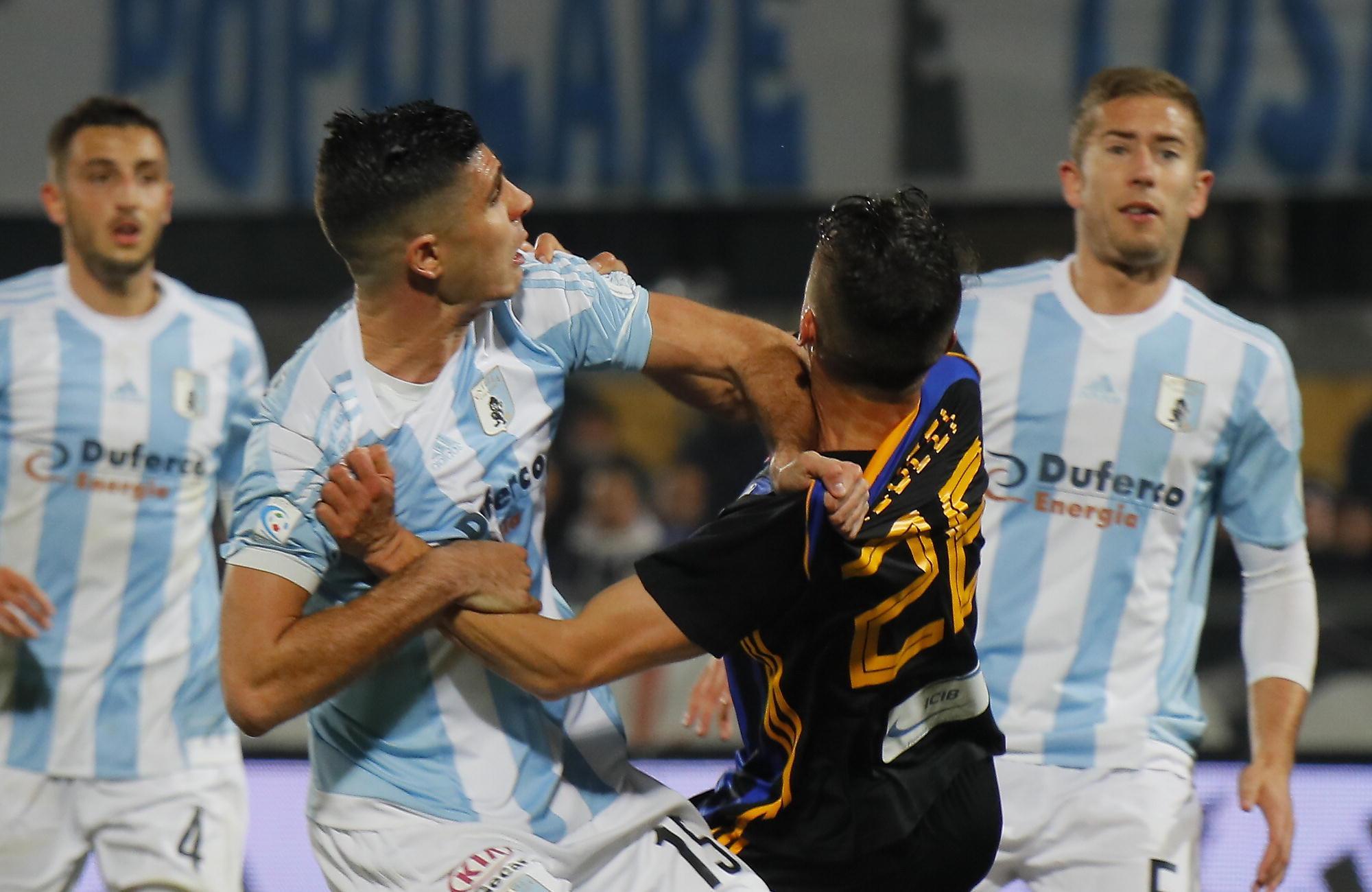 Un duello durante Pisa-Entella