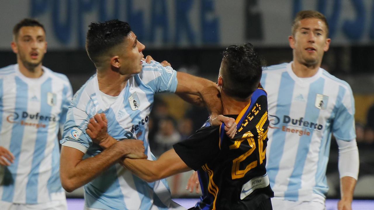 Un duello durante Pisa-Entella