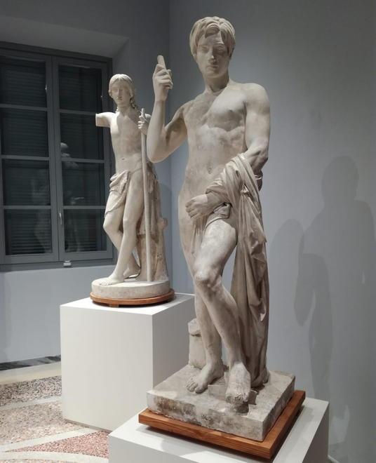 Restauro su cinque gessi nella Gipsoteca del CarMi 
