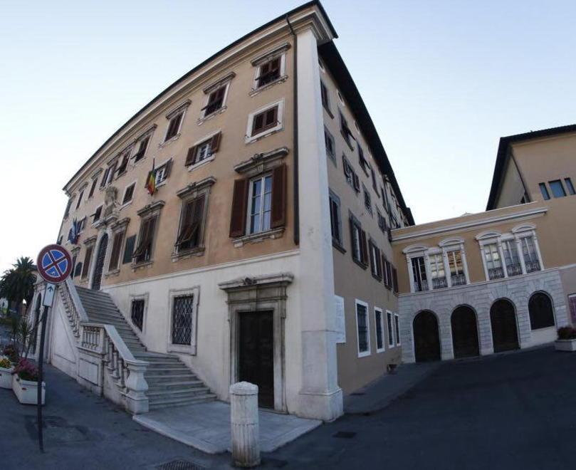In 3.373 a caccia di tre posti in Comune boom di richieste negli ultimi tre giorni 