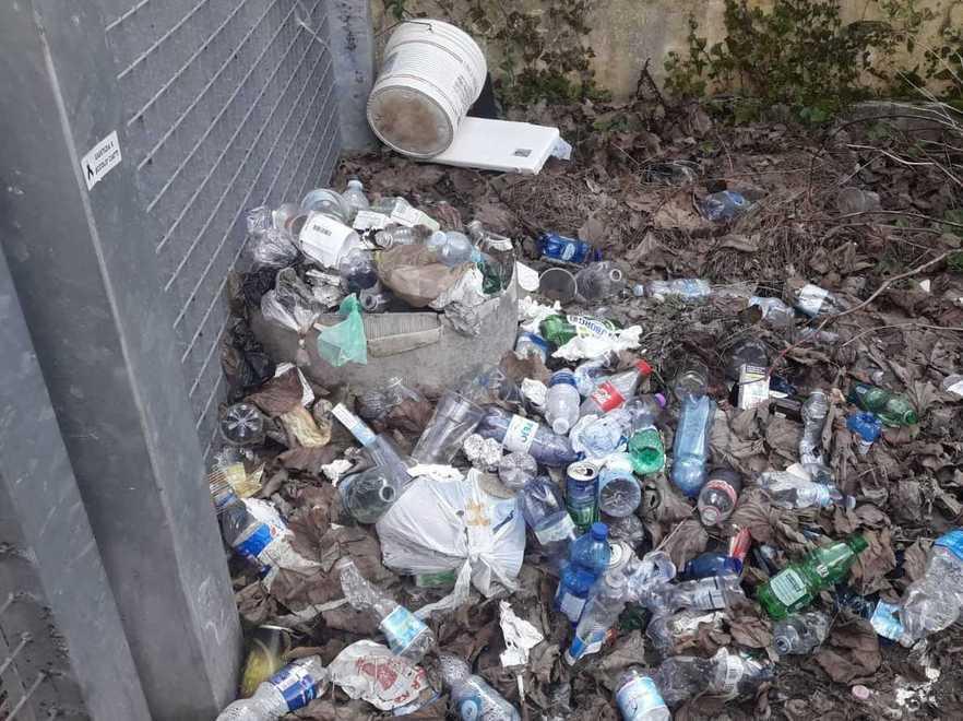Spazzatura in Gradinata, il Comune interverrà
