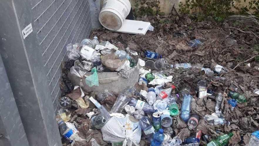 Spazzatura in Gradinata, il Comune interverrà