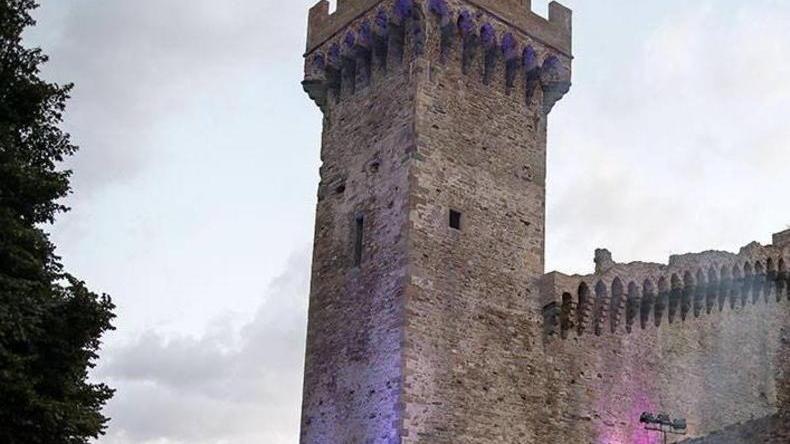 La Rocca si tinge di rosso per il mese dedicato alle donne