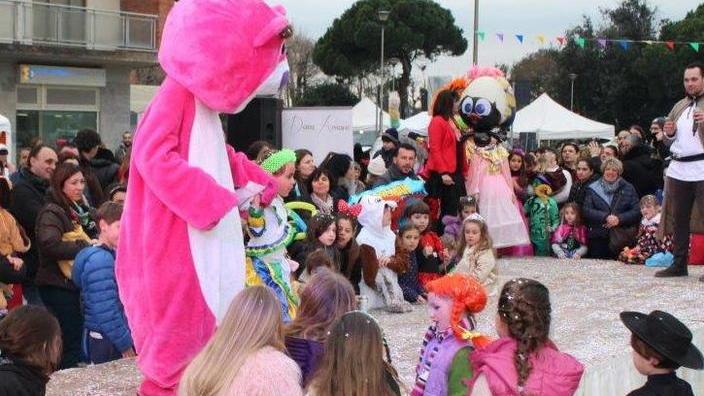 Carnevale in centro a Calci Musica, maschere e premi
