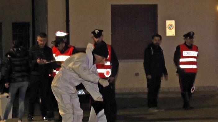 Giovane ferito a colpi di pistola Sospetto cercato nel Reggiano