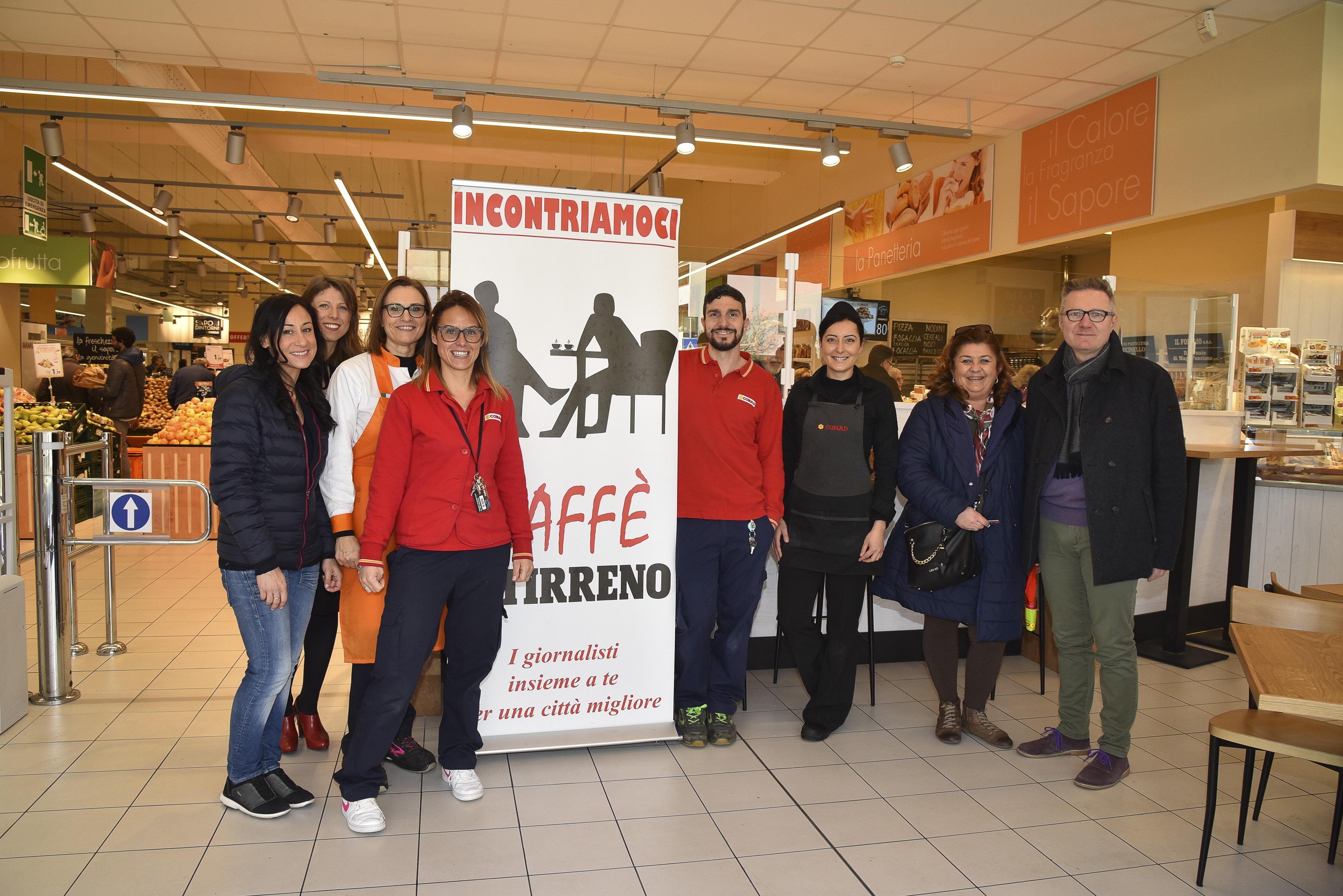 Caterve di cartoni e cassonetti sudici: «Vogliamo anche noi le ecotesserine» 