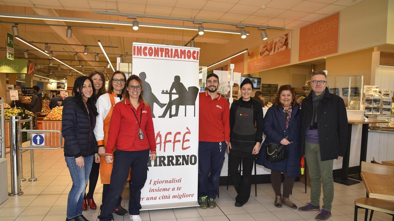 Caterve di cartoni e cassonetti sudici: «Vogliamo anche noi le ecotesserine»