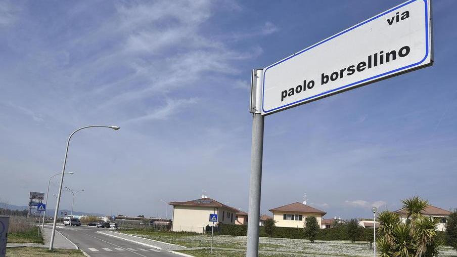 «Falcone e Borsellino non meritano strade senza sfondo»