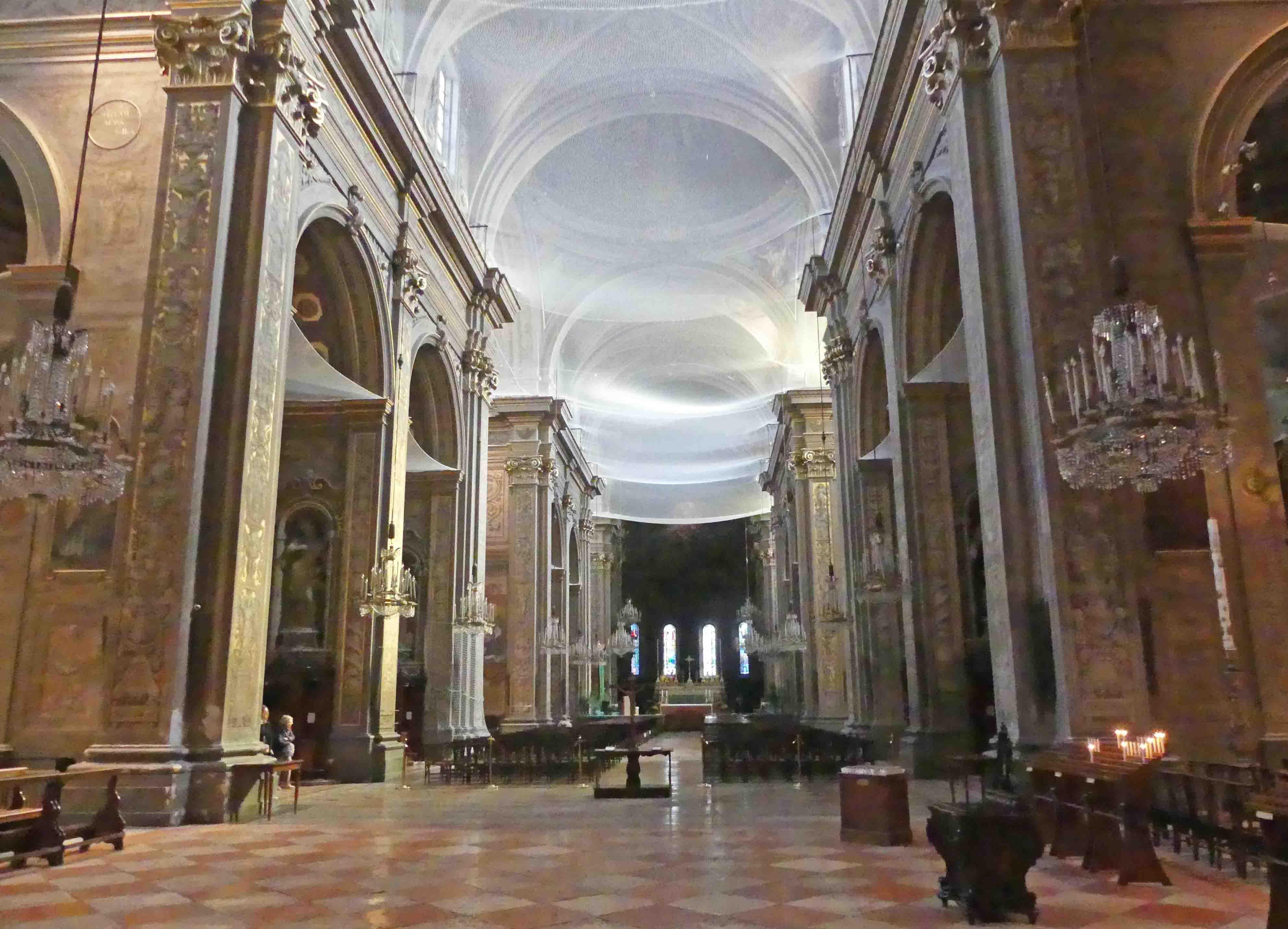 Chiude la cattedrale: in centro altre 15 chiese inagibili 
