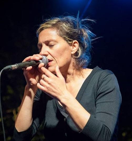 Letizia, la bimba che sognava i treni ora dà voce alla musica dei Malamanera