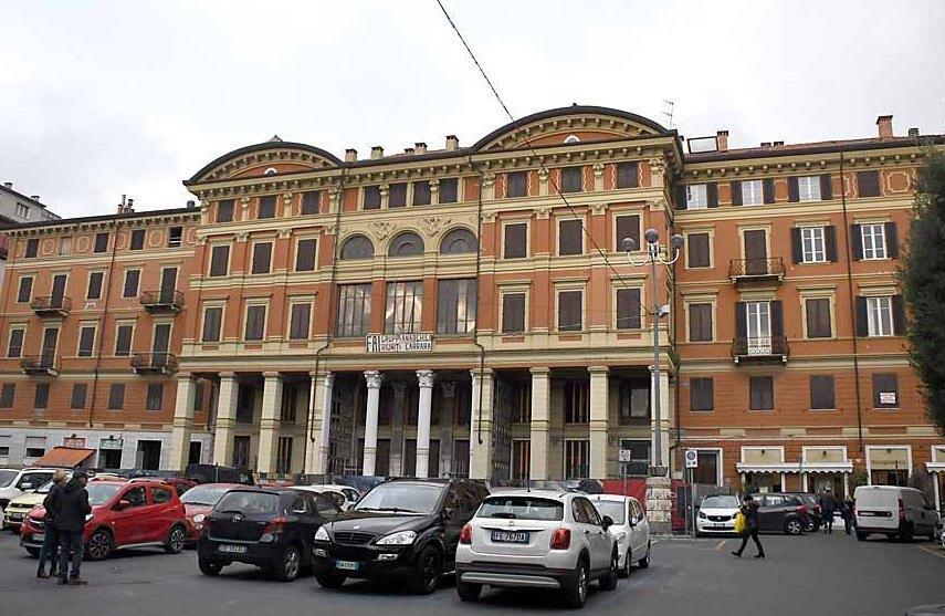 Il Politeama di Carrara visto da piazza Matteotti