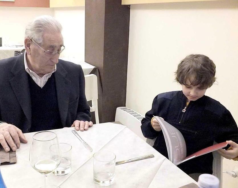 Guido Cava (89 anni il prossimo 13 marzo) insieme a Lorenzo Ciamei che ha interpretato proprio il presidente emerito della Comunità ebraica pisana nel docufilm Figli del destino