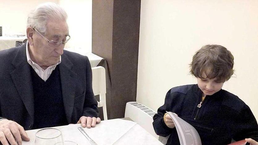 Guido Cava (89 anni il prossimo 13 marzo) insieme a Lorenzo Ciamei che ha interpretato proprio il presidente emerito della Comunità ebraica pisana nel docufilm Figli del destino