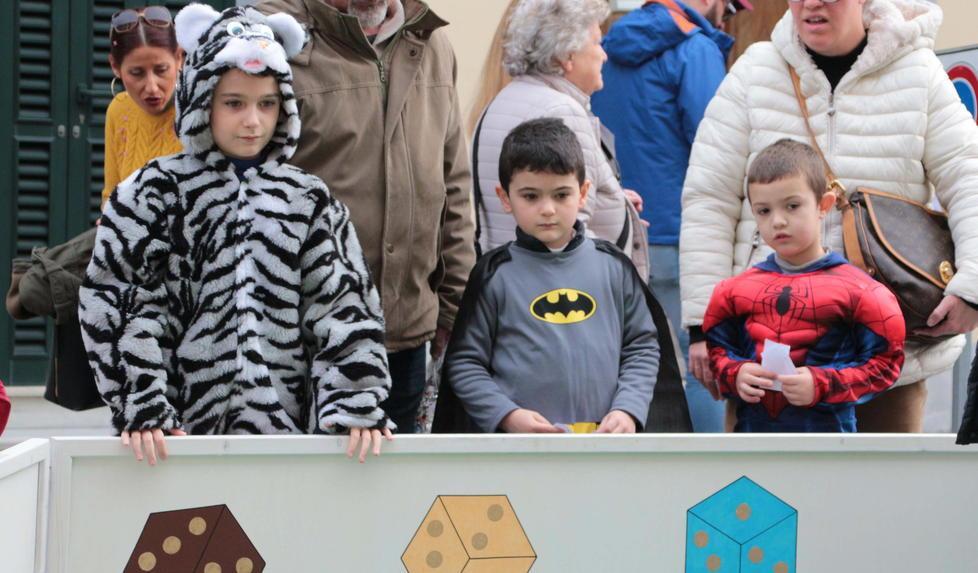 Maschere, allegria e tanta originalità Lo spirito dei rioni rinasce in Darsena