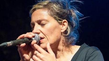 Letizia, la bimba che sognava i treni ora dà voce alla musica dei Malamanera