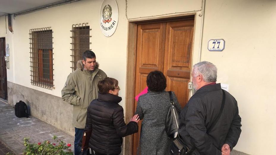 Nella piccola caserma dimenticata per anni, dove i carabinieri hanno le valigie pronte
