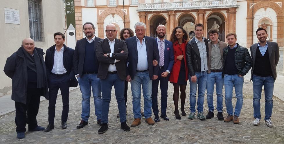 Menani presenta la coalizione «Sarò il sindaco della gente» 