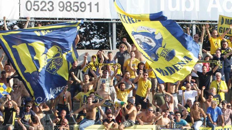 Saranno almeno 600 i fans canarini al Pavesi