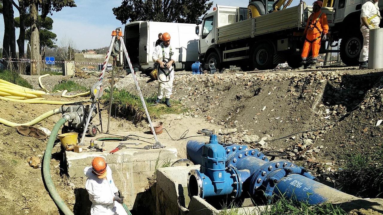 Un cantiere per la realizzazione di un tratto di acquedotto (foto di archivio)