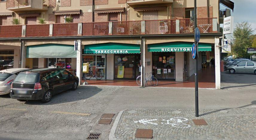 Spaccata e furto in tabaccheria, sparisce il cambiamonete