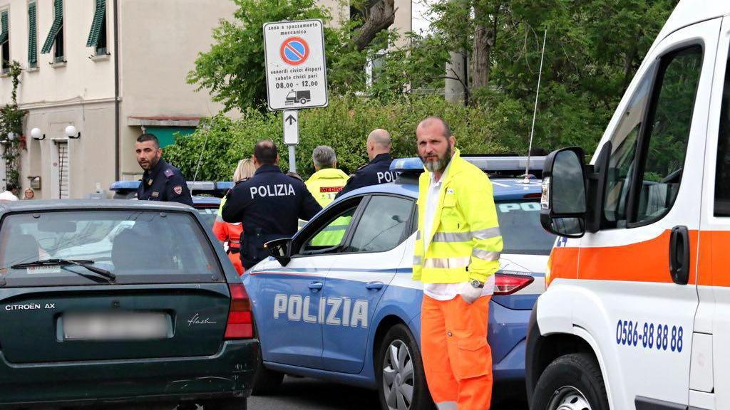 Un equipaggio della Svs di Livorno con la polizia di Stato (foto d'archivio)