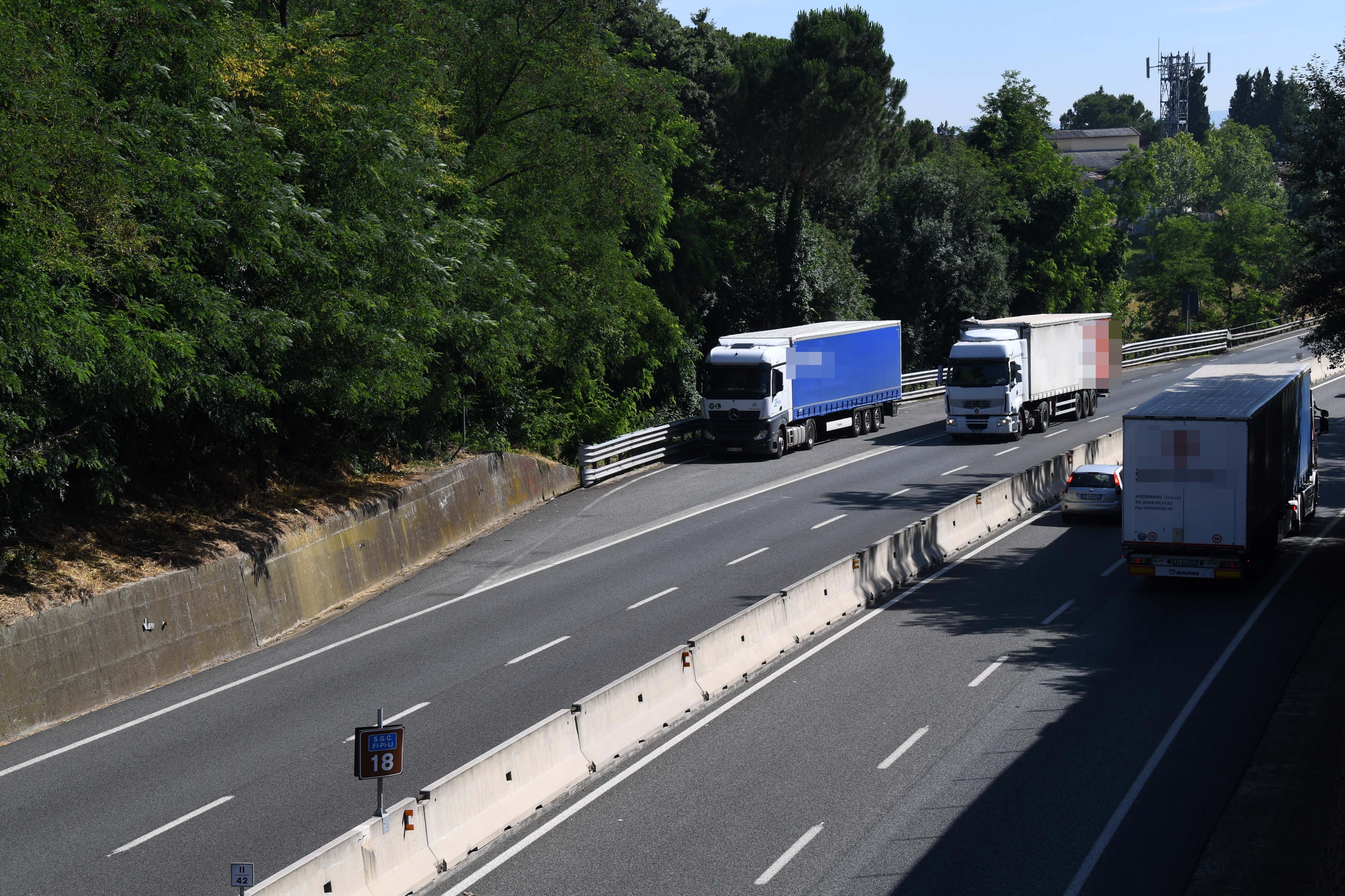 Fi-Pi-Li, strada beffa con le nuove regole per i camion: le soste sono impossibili