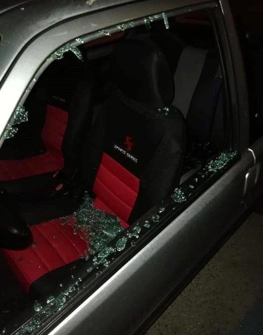 Parcheggia sotto le Mura e ritrova l’automobile sfasciata dai vandali 