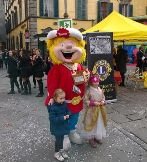La mascotte le “ricciole” e le foto in piazza
