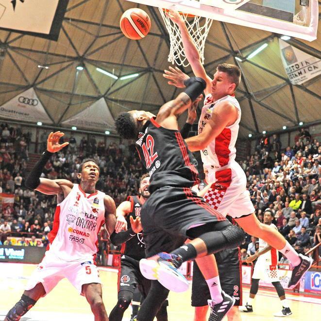 Basket, Pistoia ko con Trieste