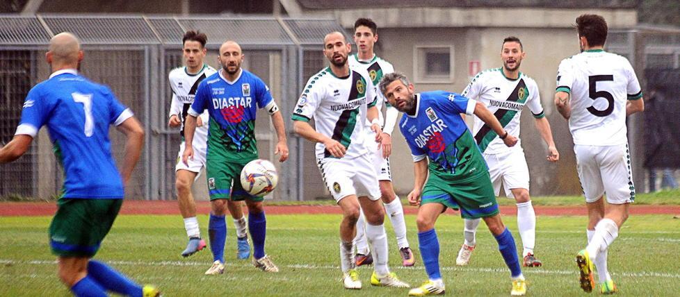 Tre punti che scottano e la partita non decolla Seravezza e Ponsacco, solo guerra tattica