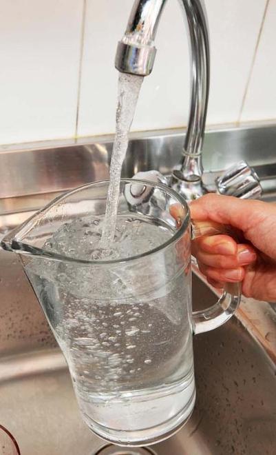 Bollette dell’acqua con lo “sconto”: quali sono i requisiti e come fare ad averlo 