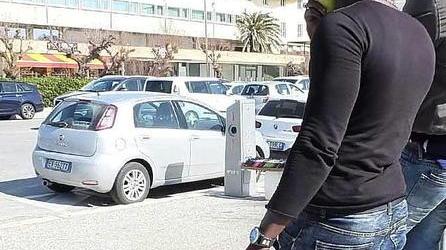 I vigili sul litorale non scoraggiano gli ambulanti