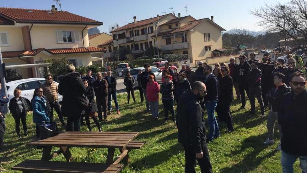 «Chiediamo le telecamere al Comune contro i furti»