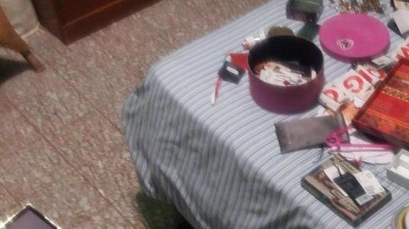 Raid della banda in casa mentre la proprietaria è a un funerale