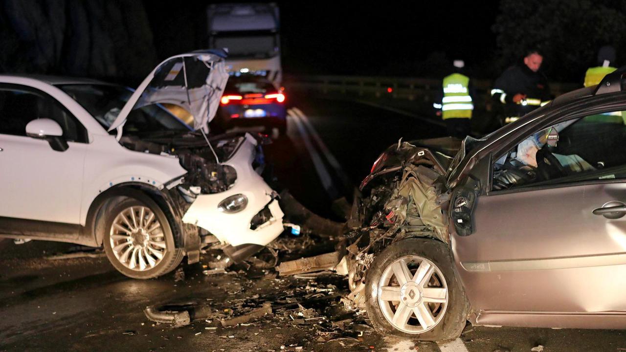 Lo scontro tra le due auto (Marzi / Pentafoto)