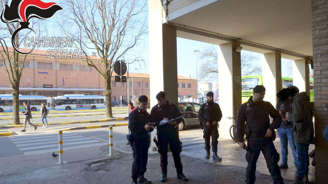Trovato con 34 grammi di hashish in piazza Castellina
