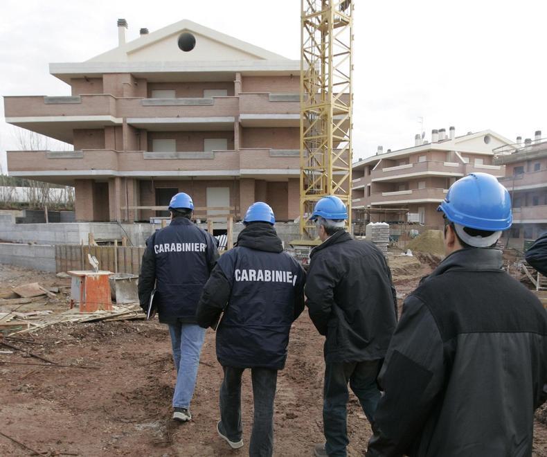 Terremoto nella Bassa. L’ombra dei Casalesi sulla ricostruzione Quattro società espulse 