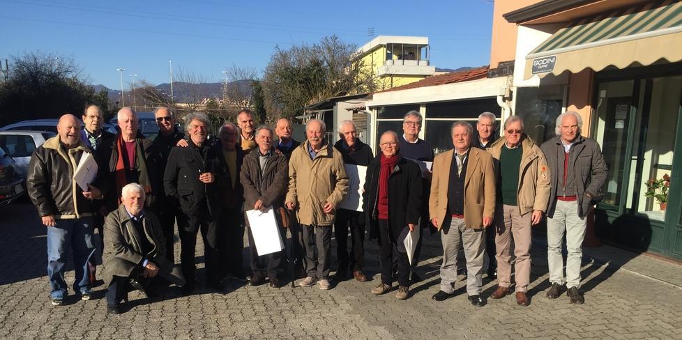 I geometri del 1968 tutti insieme a cena a 50 anni dalla maturità 