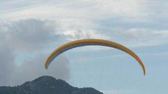 Gravi lesioni alle vertebre per il parapendista