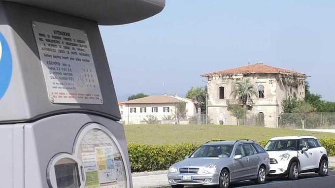 Il Pd: «Cancellare le strisce blu danneggia chi vive sul litorale»