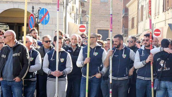Folla e commozione per l’addio a Papo Gli amici: «Era una persona eccezionale»
