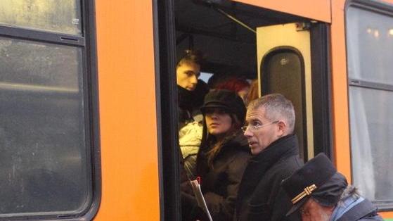Sul bus senza biglietto danno generalità false