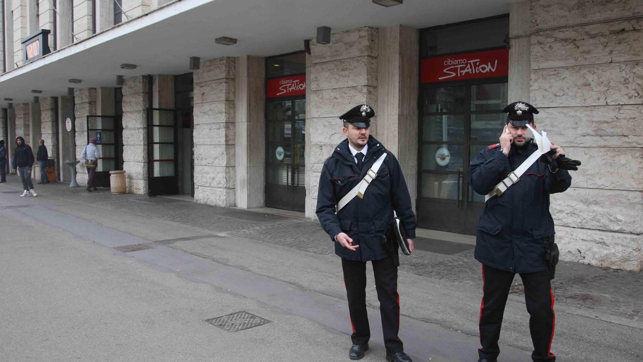 Reggio Emilia, giro di spaccio in stazione via WhatsApp: arrestato un 28enne