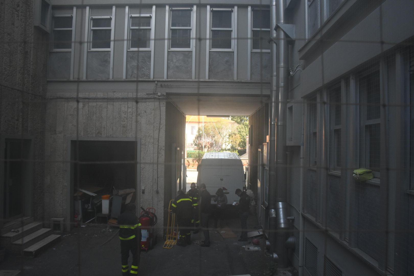 Paura all'Agenzia delle Entrate per la caduta di una bombola