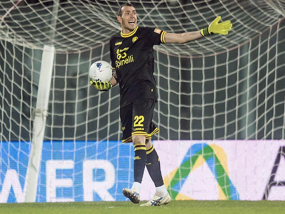 Doping, sospeso il portiere Luca Mazzoni. La sorella: "Non ha mai usato droghe"